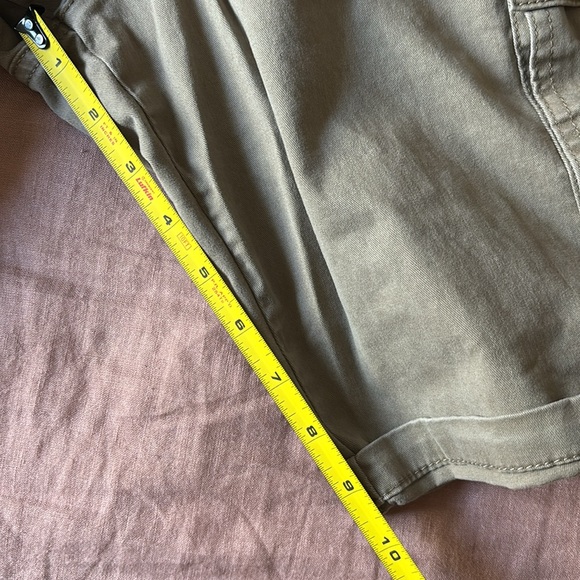 Lee Men’s Khaki Cargo Shorts – Size Medium - Picture 5 of 5